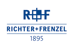 Das Logo von Richter und Frenzel zeigt blaue Schrift und ein grafisches Symbol auf Weiß