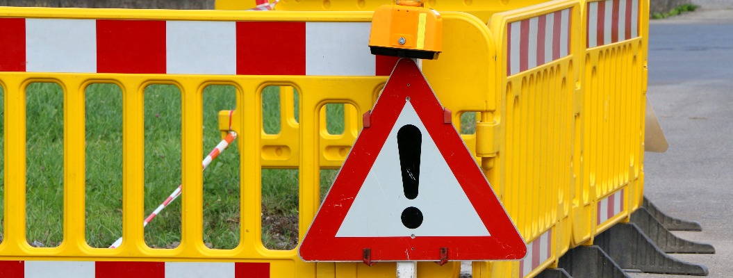 Construction site, Baustelle, Absperrung einer Gefahrenzone