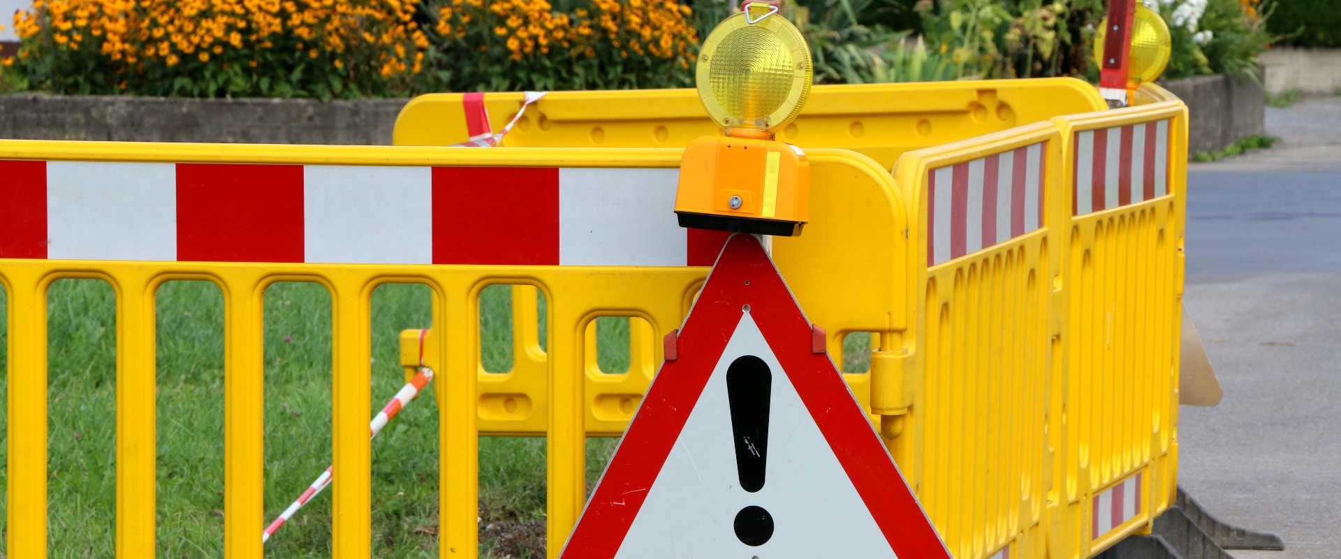 Construction site, Baustelle, Absperrung einer Gefahrenzone